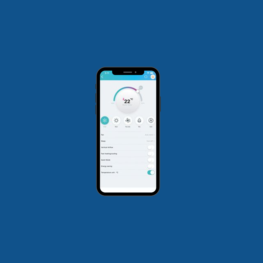 Smartphone che mostra l'app di controllo per il condizionatore ProOzone su sfondo blu.